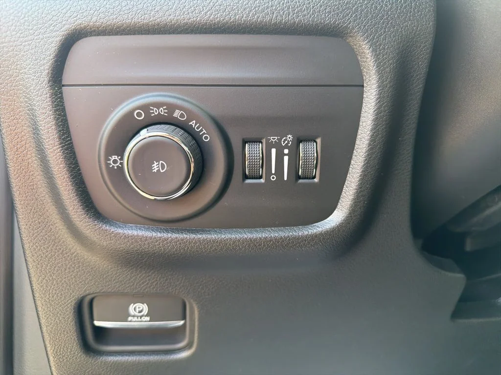 Used 2025 Black Jeep Limited image 33