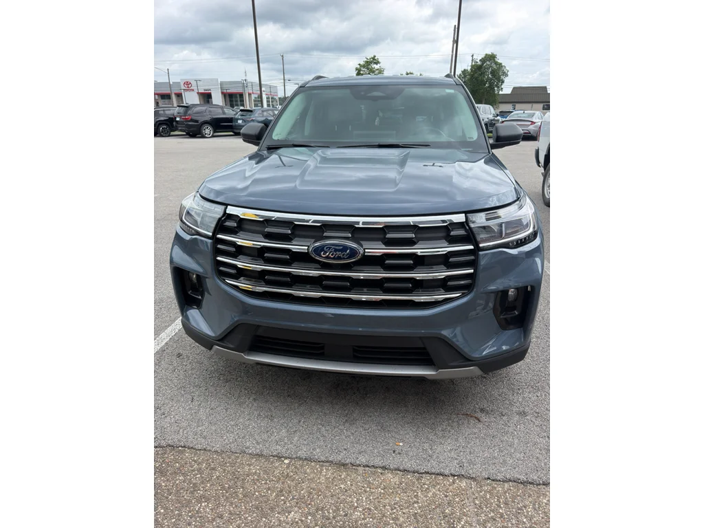 Used 2025 Vapor Blue Metallic Ford Active image 1