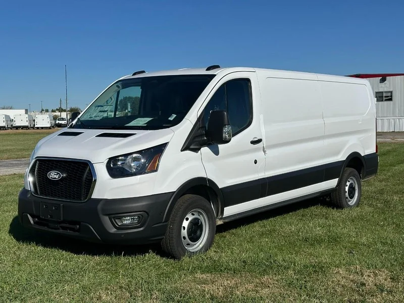 New 2026 Oxford White Ford T-250 148 in Low Rf 9150 GVWR RWD image 1