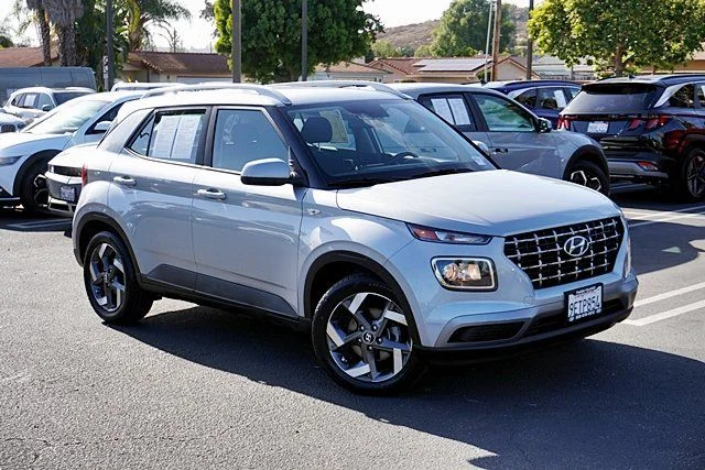 Used 2021 Silver Hyundai SEL image 2