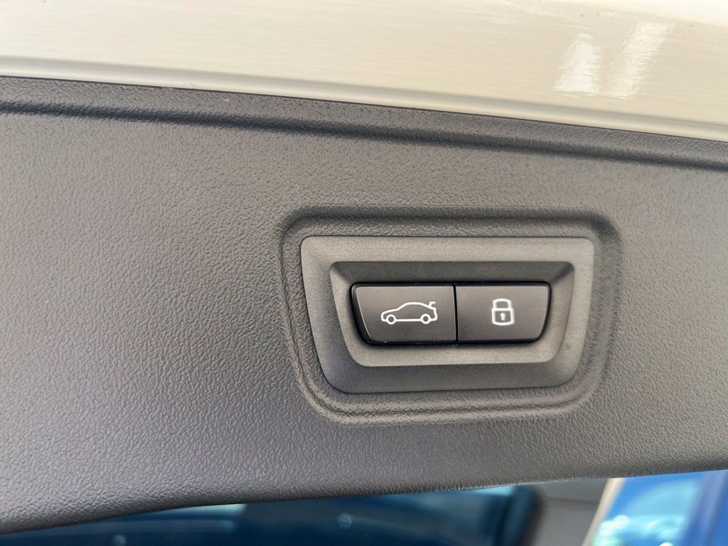 Used 2025 Alpine White BMW Base image 9