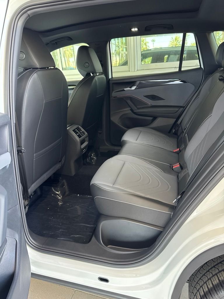 New 2026 White/off-white Volkswagen 2.0T SE R-Line Black image 9