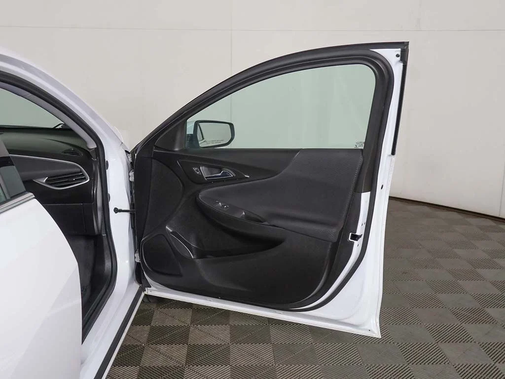 Used 2023 White Chevrolet LT image 17