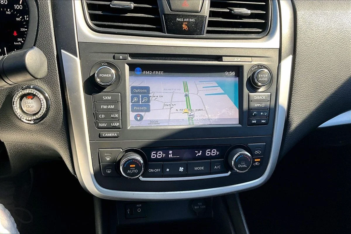 Used 2016 White Nissan 2.5 SV image 15