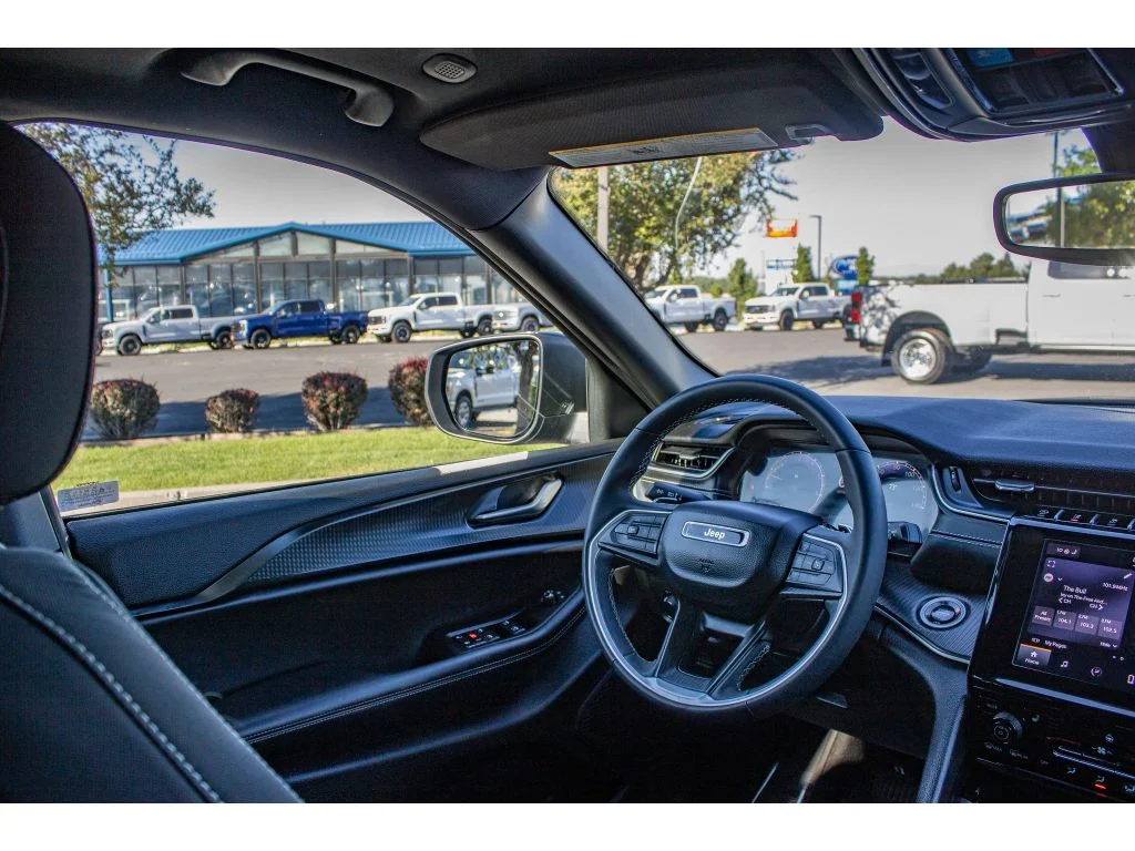 Used 2024 Baltic Gray Metallic Clearcoat Jeep Laredo X image 22