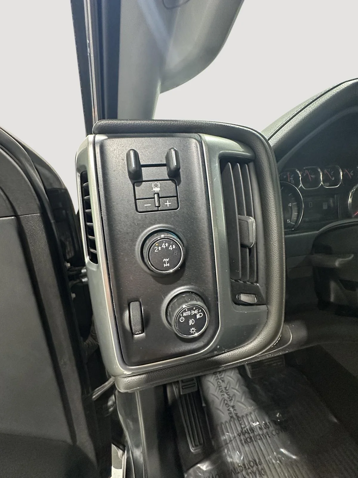 Used 2017 GRAPHITE METALLIC Chevrolet LTZ image 16