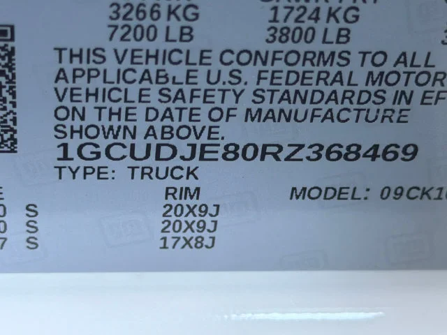 Used 2024 Iridescent Pearl Tricoat Chevrolet High Country image 33