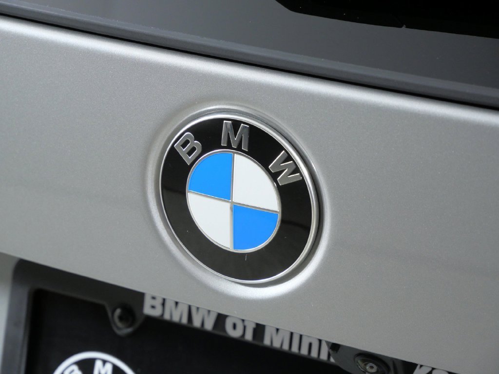 New 2027 Space Silver Metallic BMW M35i image 11