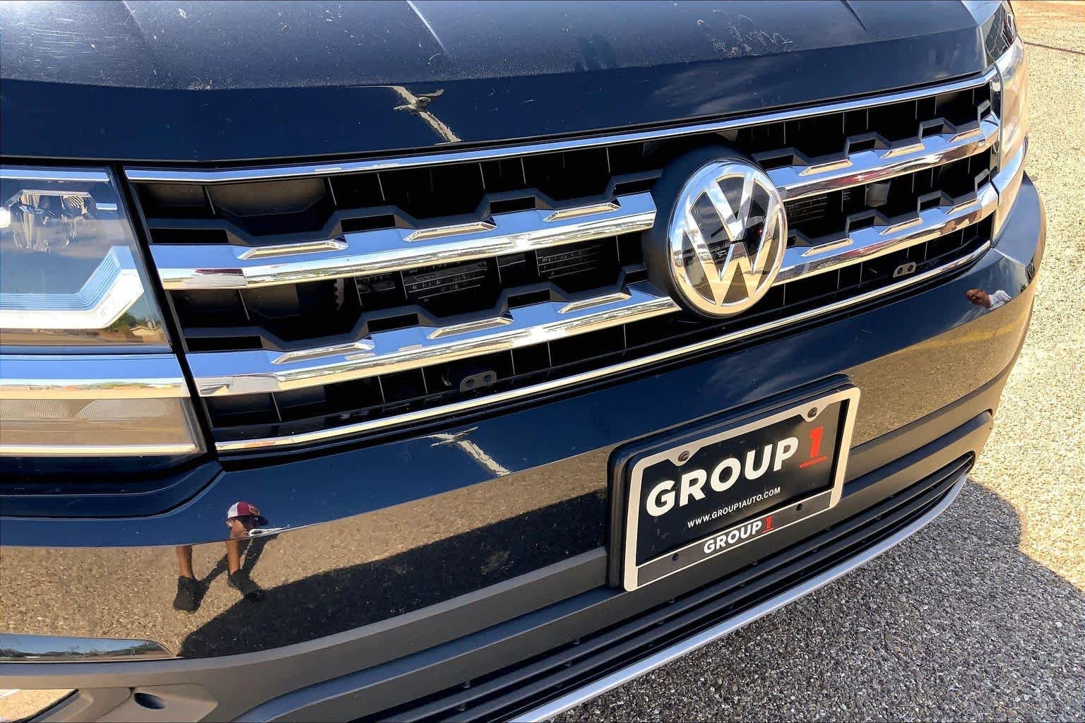 Used 2019 Deep Black Pearl Volkswagen 3.6L V6 SE image 30