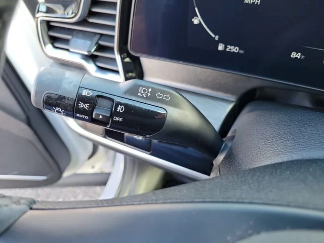 Used 2025 White Kia X-Pro Prestige image 27
