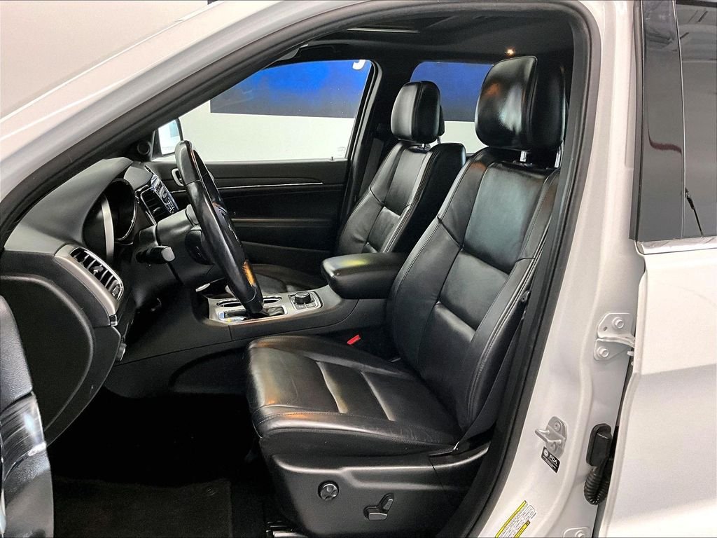 Used 2022 Bright White Clearcoat Jeep Limited image 10