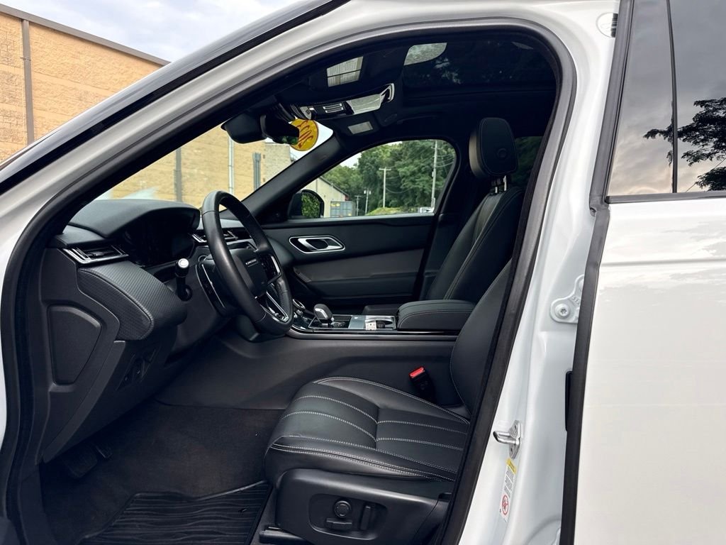 Used 2023 White Land Rover S image 11
