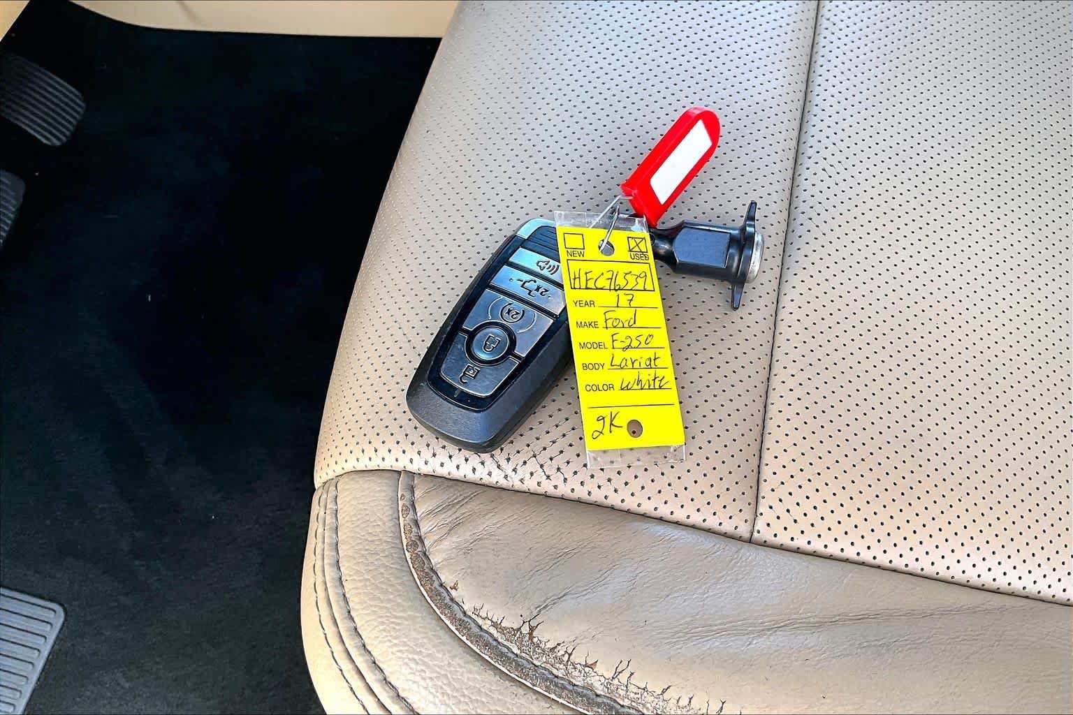 Used 2017 White Platinum Metallic Tri-Coat Ford Lariat image 15