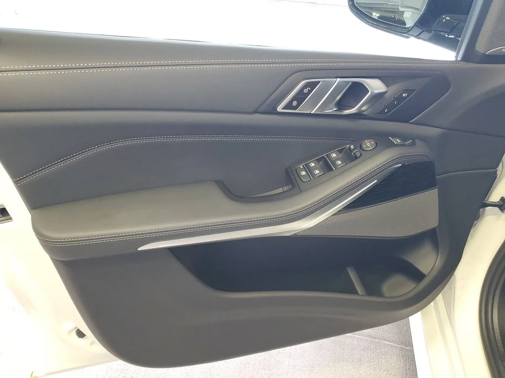 Used 2026 White BMW sDrive40i image 14