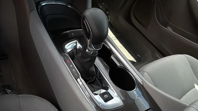 Used 2025 White Chevrolet LT image 29