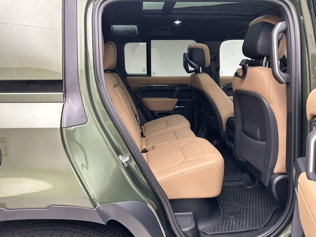 New 2026 Woolstone Green Land Rover S image 7