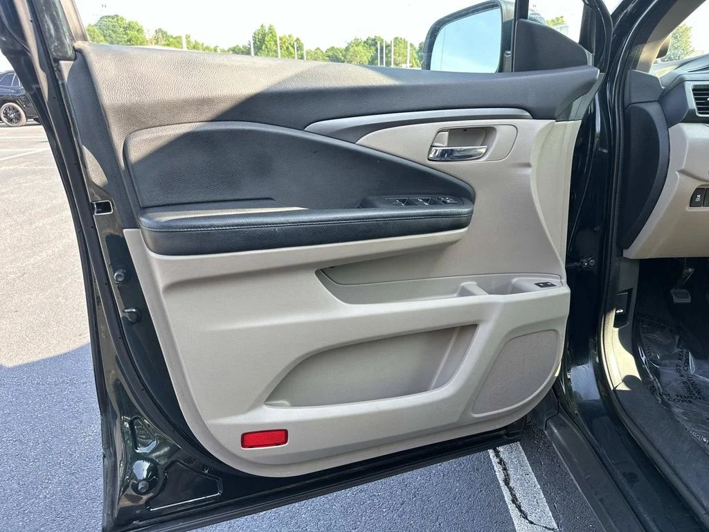 Used 2016  Honda EX-L image 19