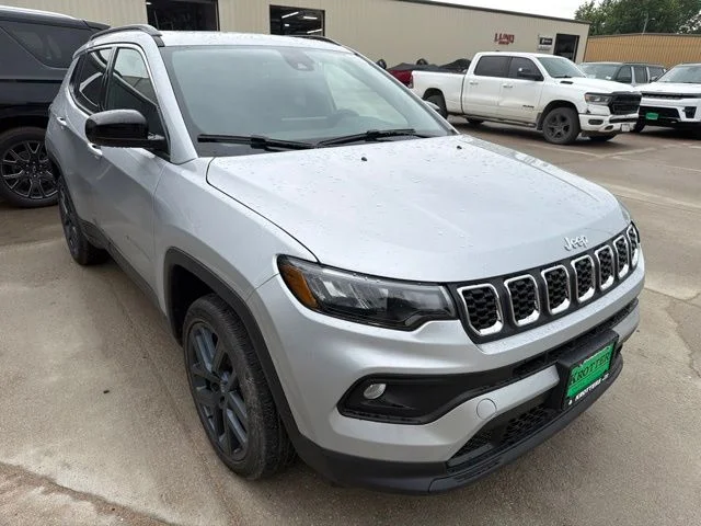 New 2026 Silver Zynith Metallic Clearcoat Jeep  image 2