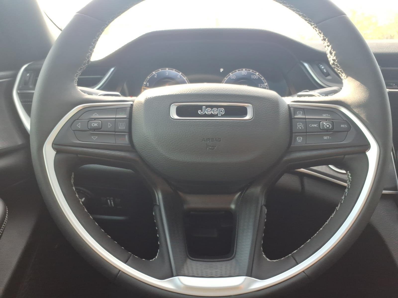 New 2026 Diamond Black Crystal Pearlcoat Jeep Laredo image 23