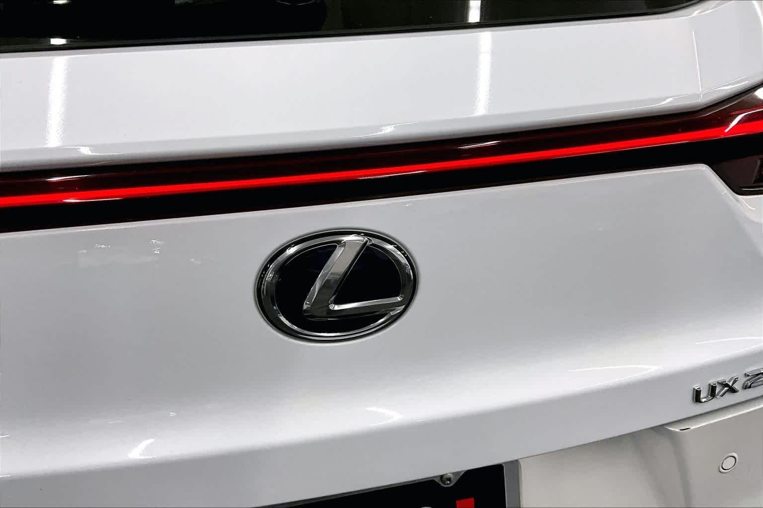Certified Used 2021 Ultra White Lexus F SPORT image 31