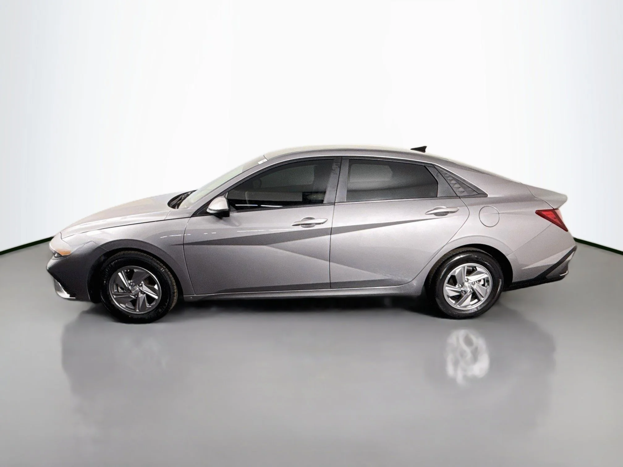Used 2024 Fluid Metal Hyundai SE image 4