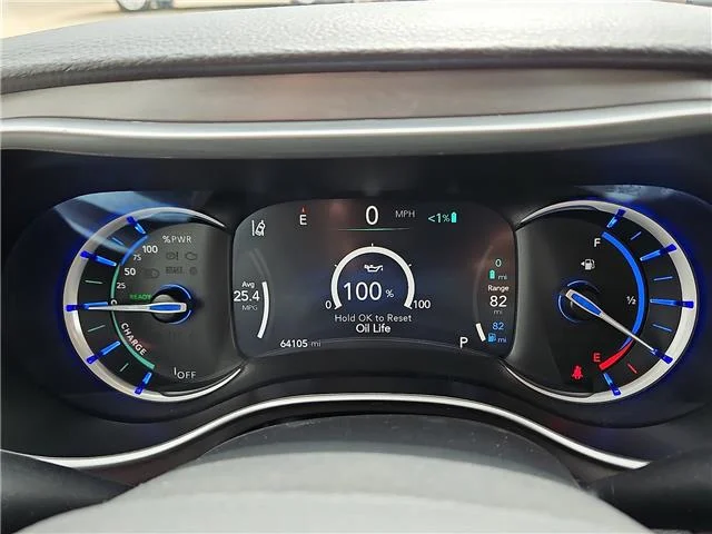 Used 2024 White Chrysler Select Front-Wheel Drive Passenger image 18