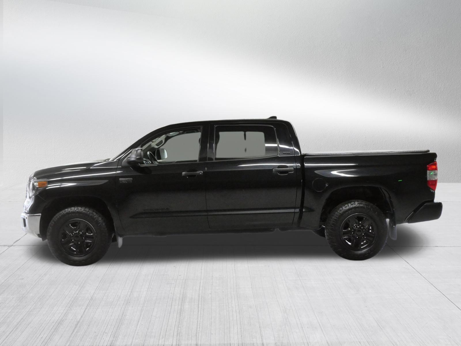 Certified Used 2020 Midnight Black Metallic Toyota SR5 image 4