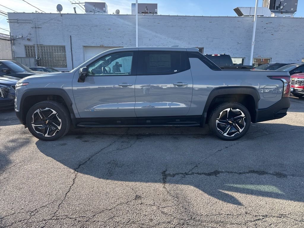 2025 Chevrolet Silverado EV LT - Photo 5
