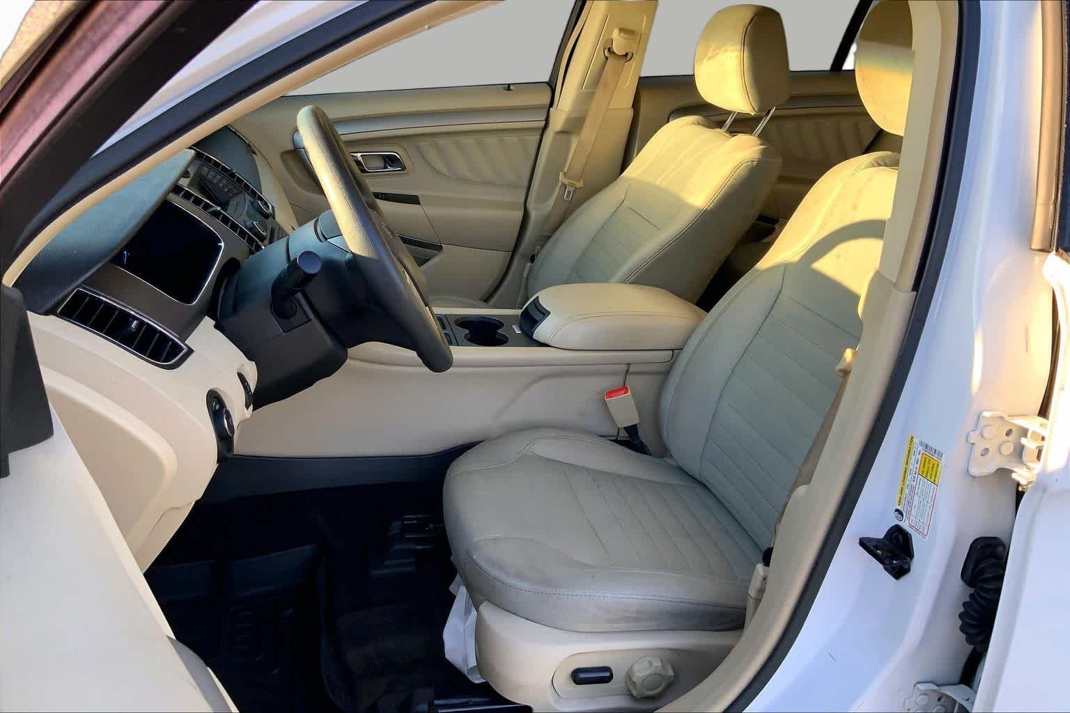 Used 2017 Oxford White Ford SE image 8