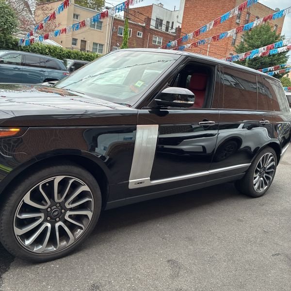 Certified Used 2022 Santorini Black Metallic Land Rover Autobiography image 2