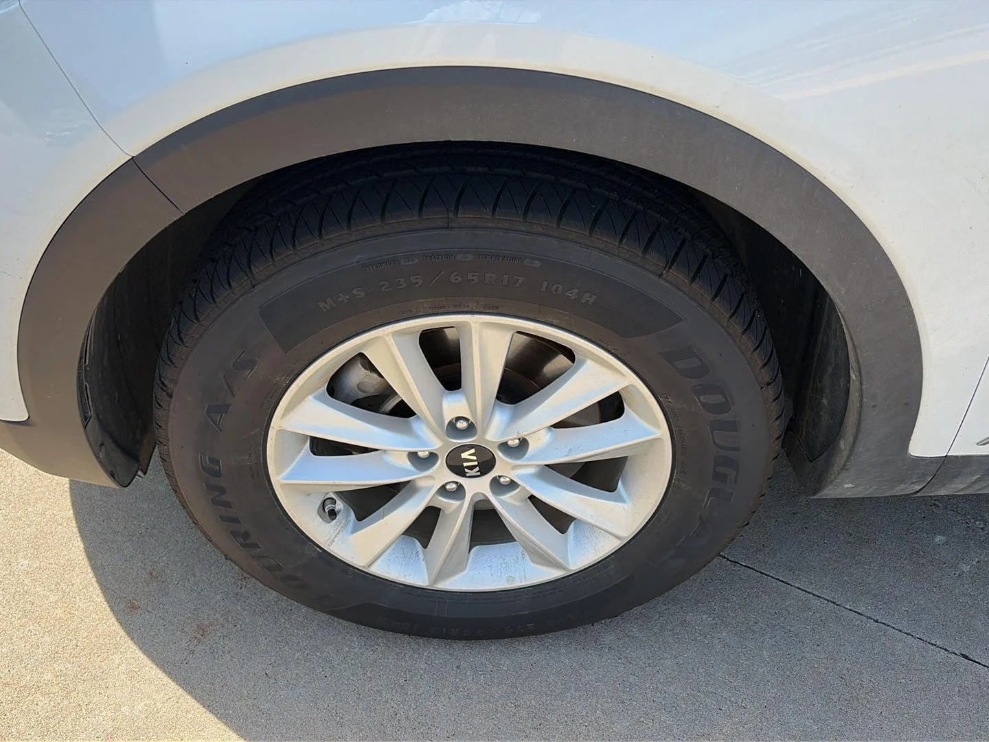 Used 2019 White Kia LX image 18