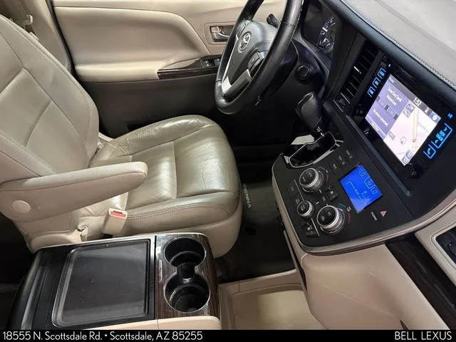 Used 2017  Toyota XLE image 30