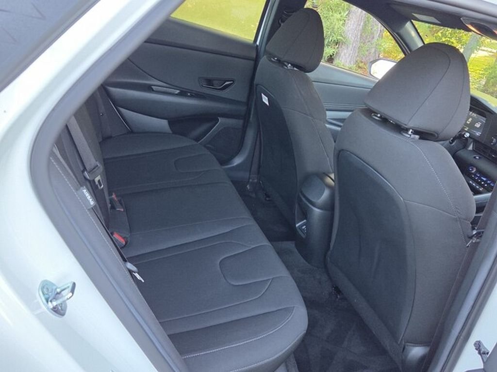 Used 2026 White Hyundai SEL Sport image 15