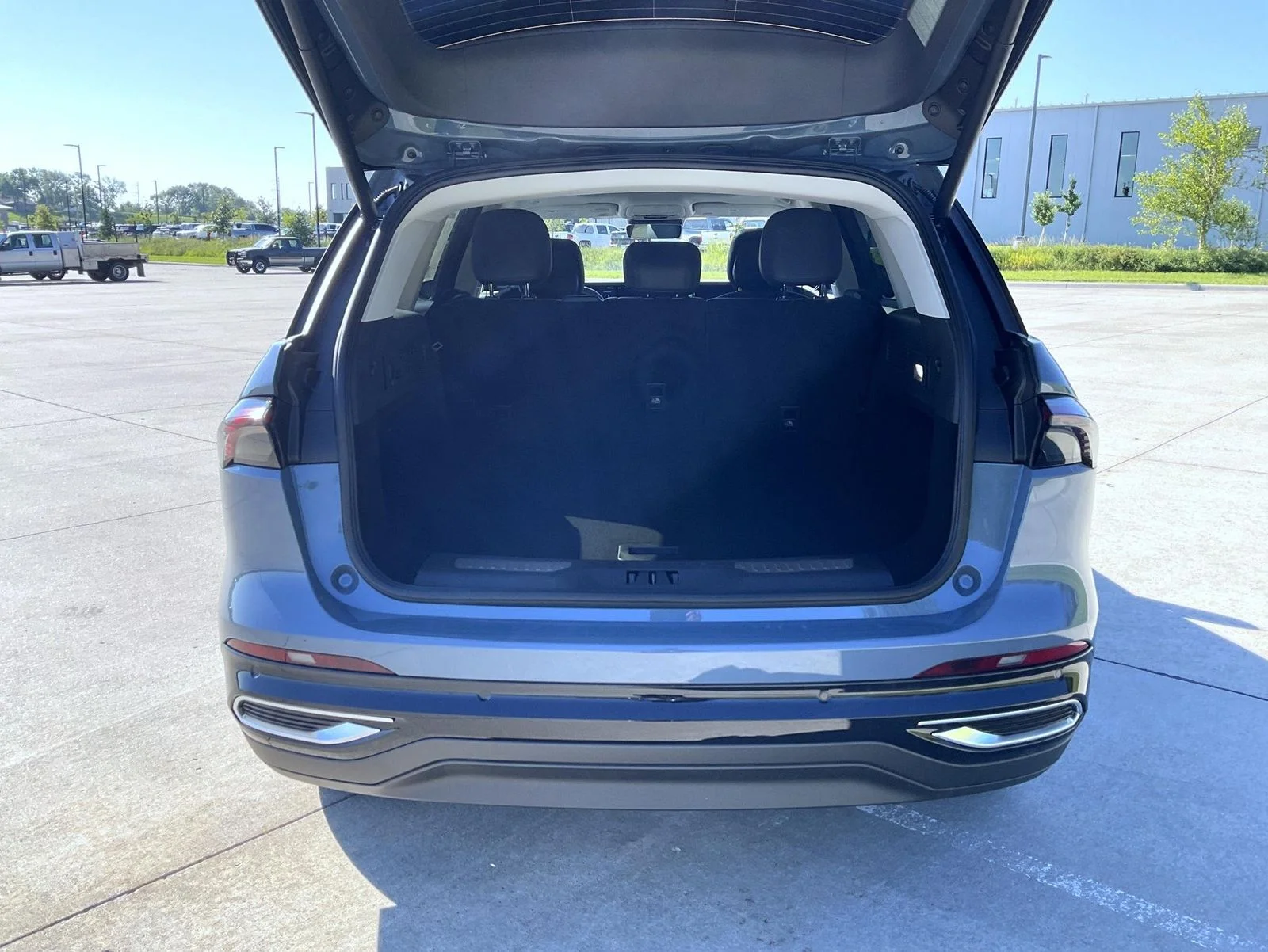 New 2026 Blue Lincoln Premiere image 9