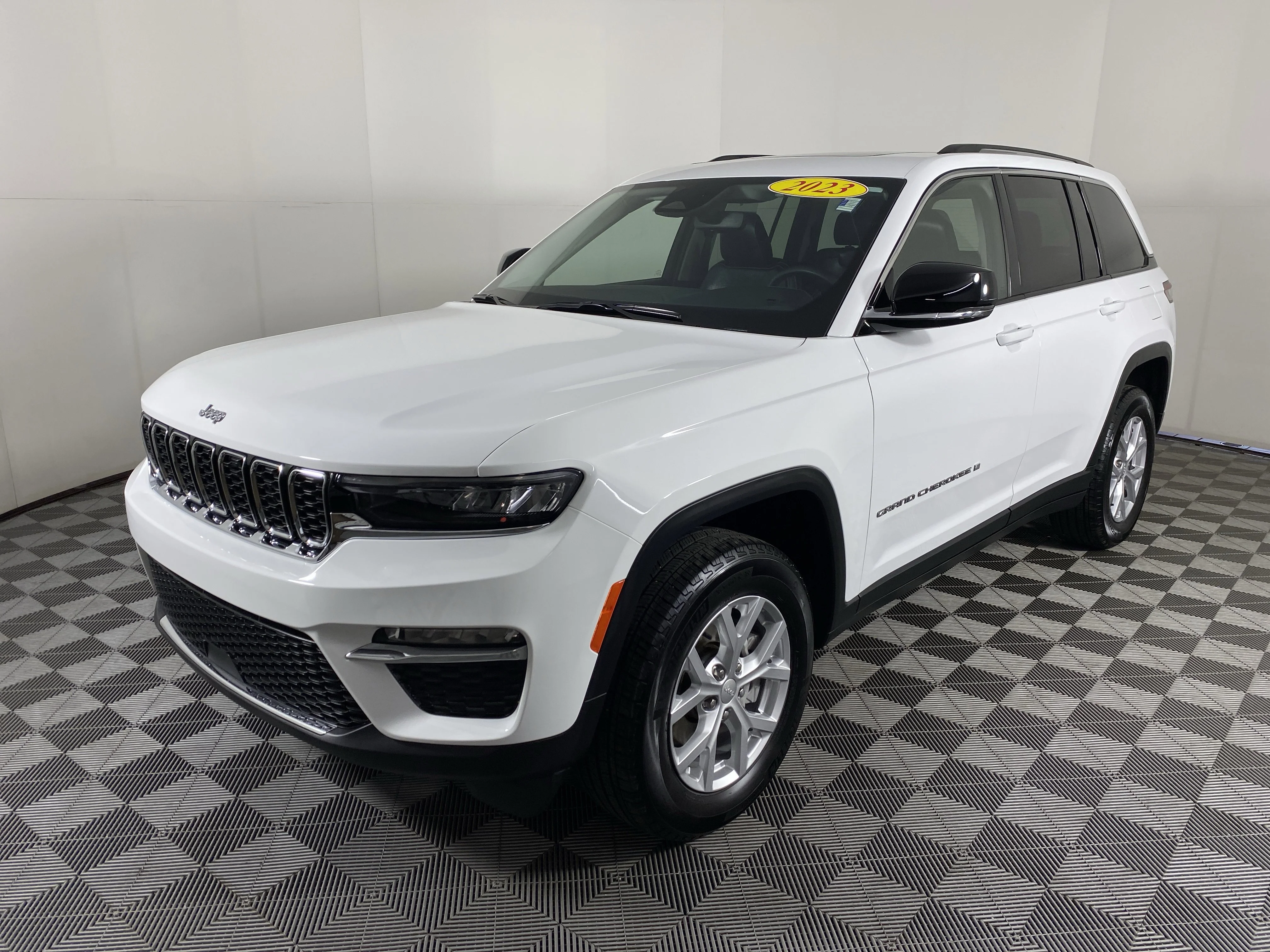 Used 2023 Bright White Clearcoat Jeep Limited image 12