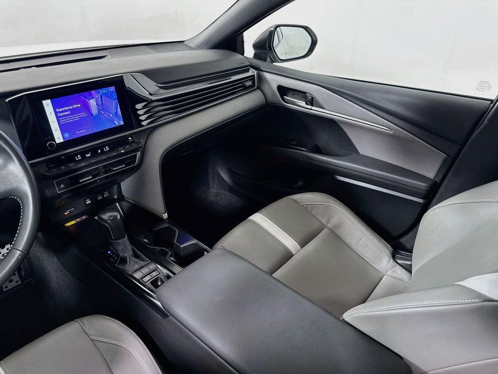 Used 2025 Ice Cap Toyota SE image 22