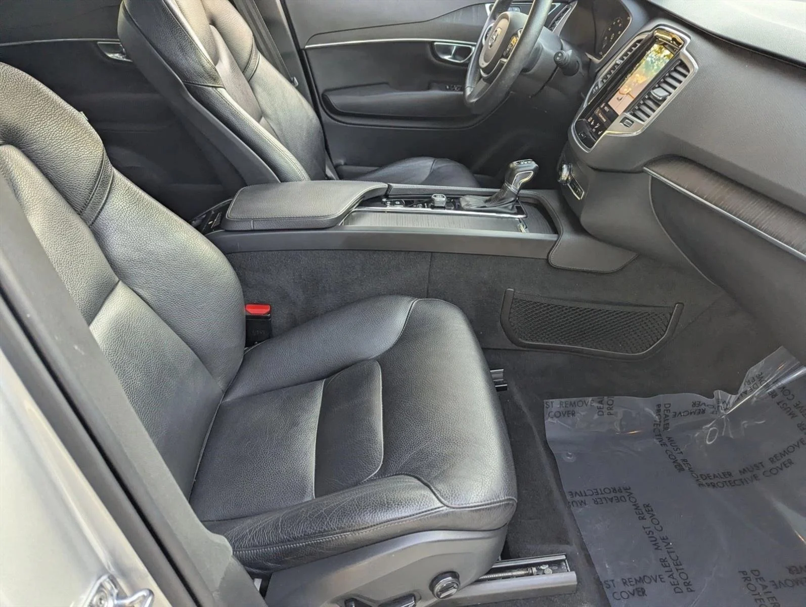 Used 2020 Bright Silver Metallic Volvo Momentum image 21