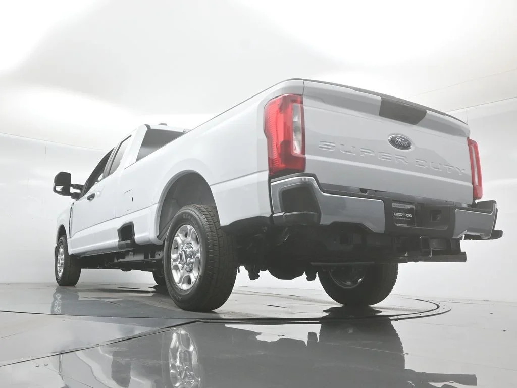 New 2026 Oxford White Ford XLT image 46