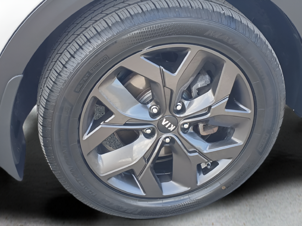 Used 2020 Silver Kia S image 28