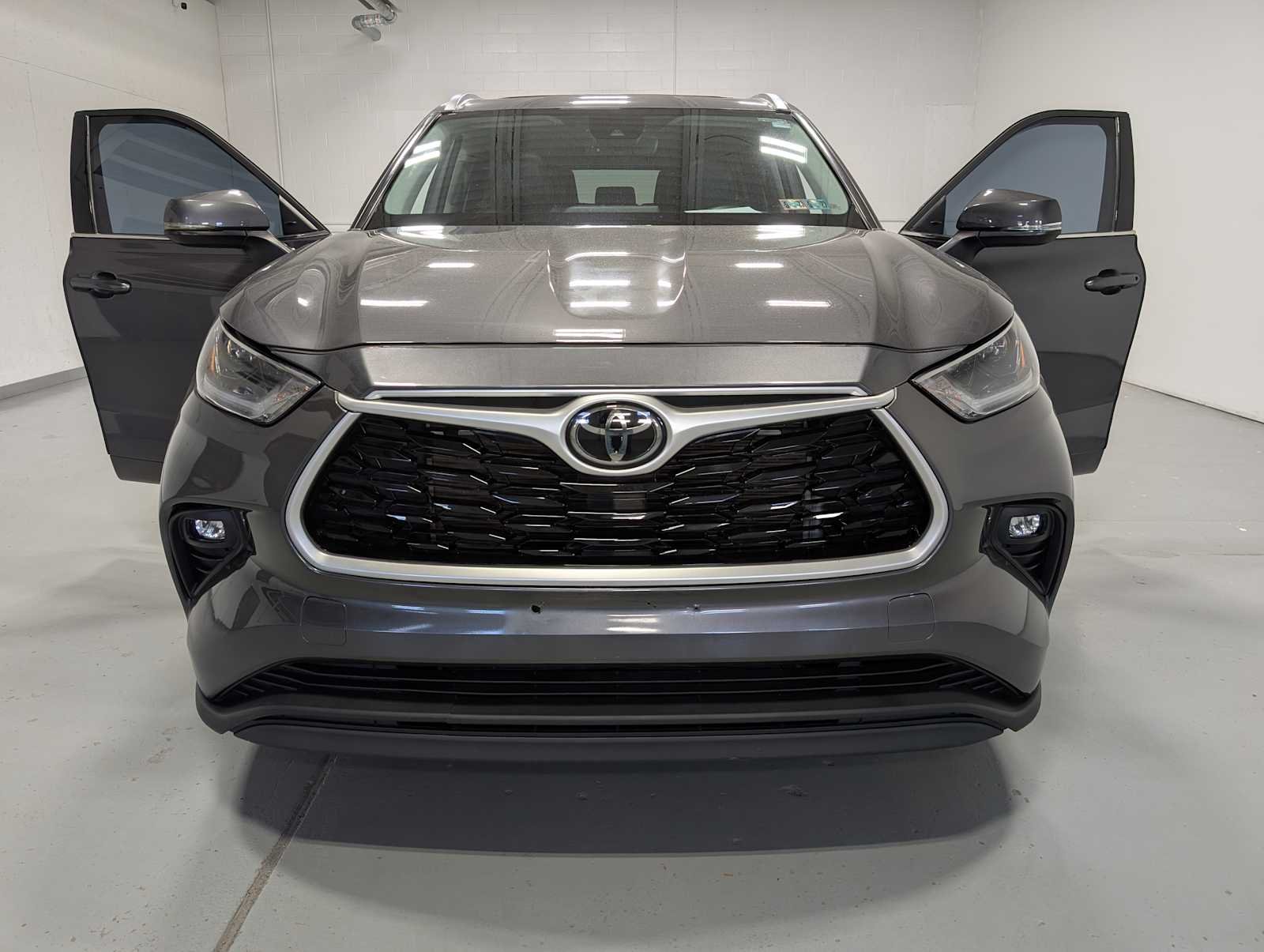 Used 2021 Magnetic Gray Metallic Toyota XLE image 15