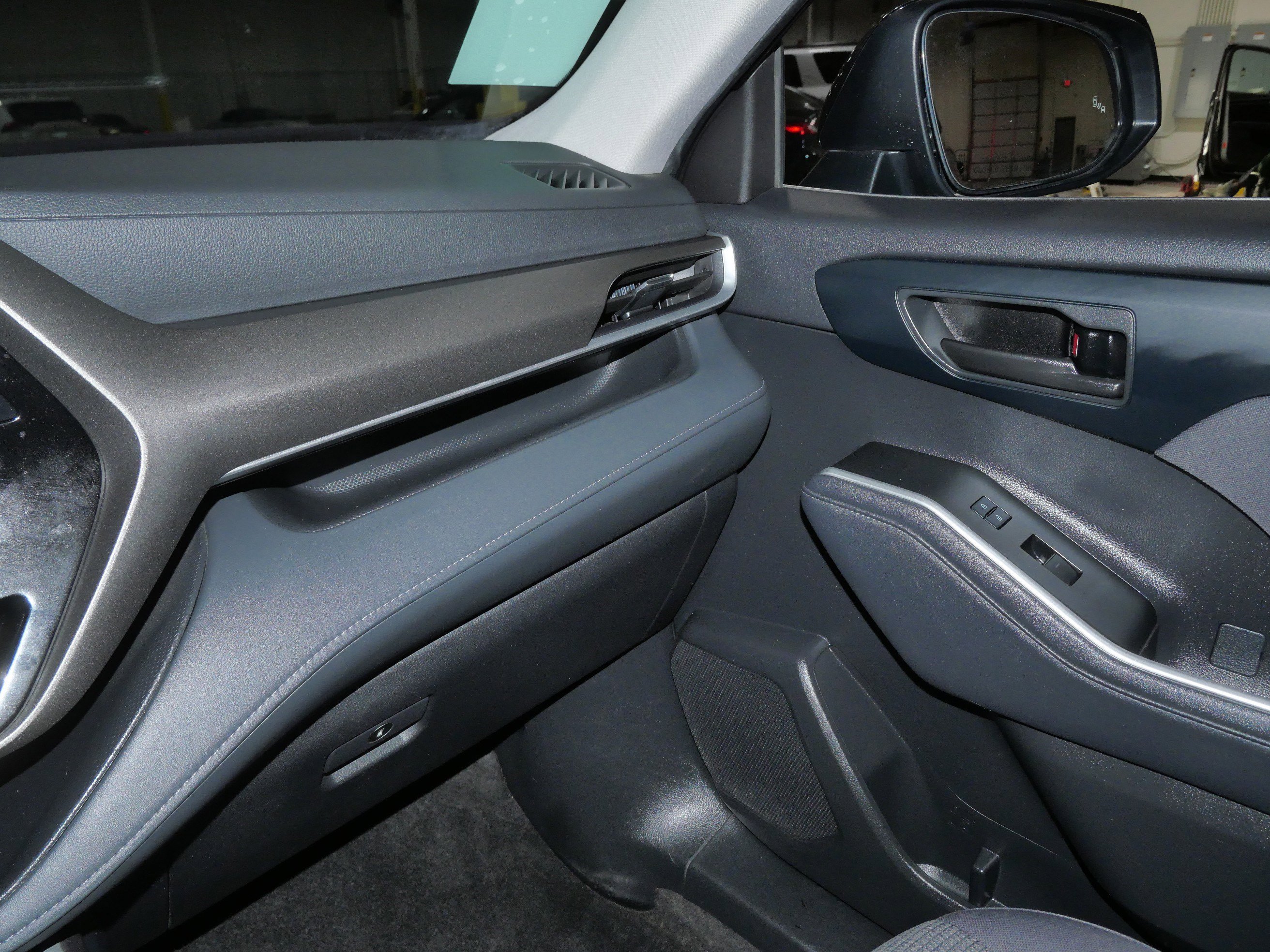 2023 Toyota Highlander LE - Photo 33