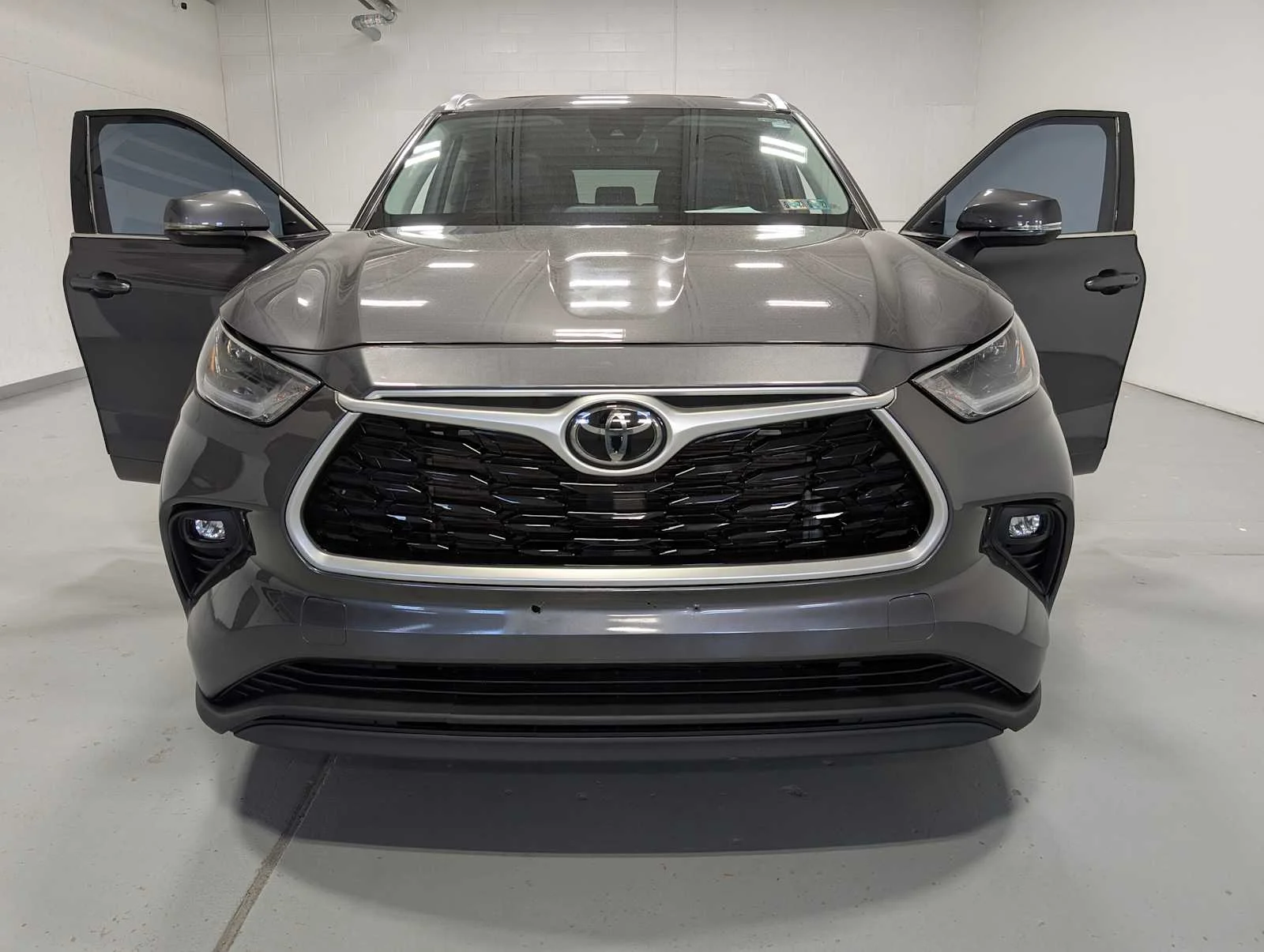 Used 2021 Magnetic Gray Metallic Toyota XLE image 15