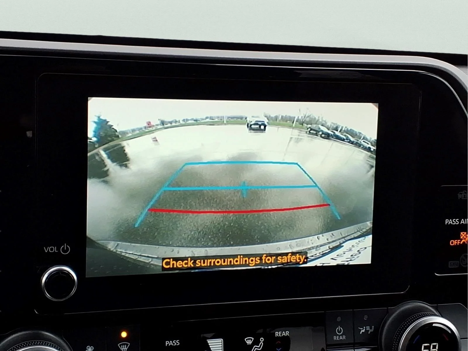 2024 Toyota Highlander LE - Photo 15