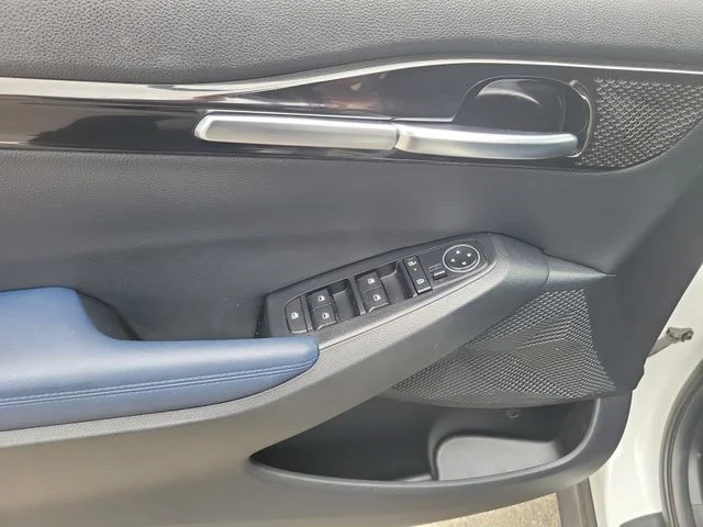 Used 2024 Snow White Pearl Kia S image 17