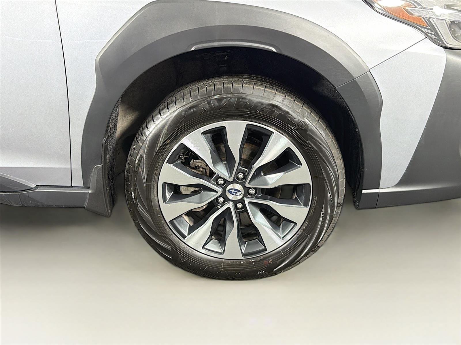 Used 2025 Ice Silver Metallic Subaru Limited image 37