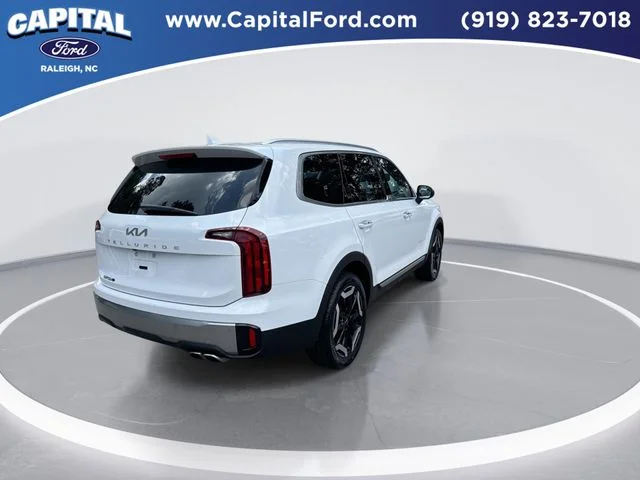 Used 2025 White Kia S image 8
