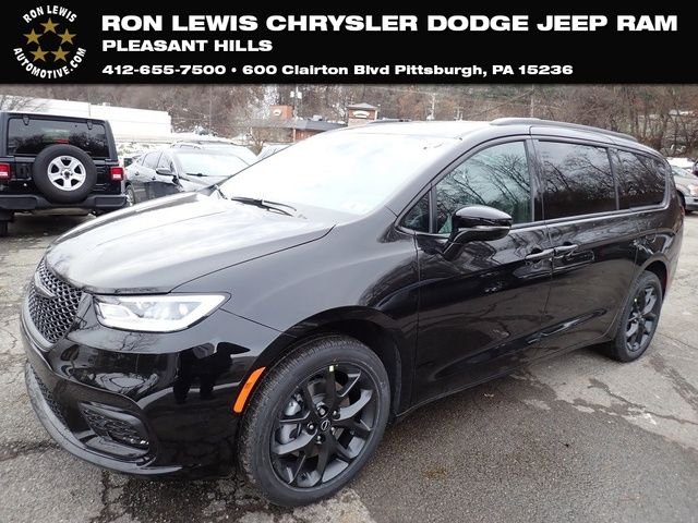 2026 Chrysler Pacifica Select AWD's photo