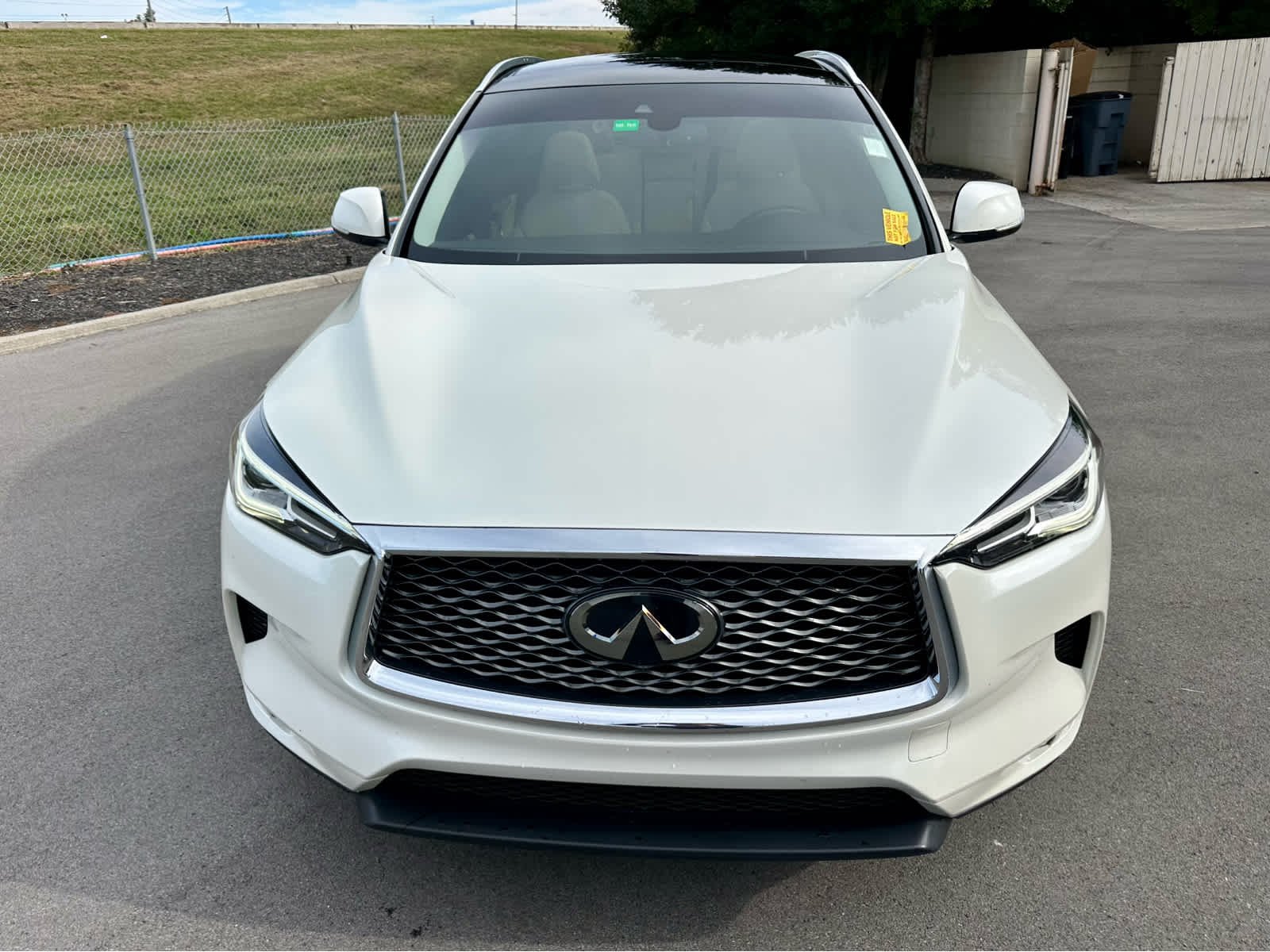Used 2021 Majestic White INFINITI LUXE image 2