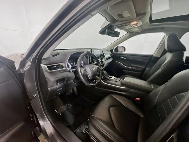 Used 2021 Magnetic Gray Metallic Toyota XLE image 18