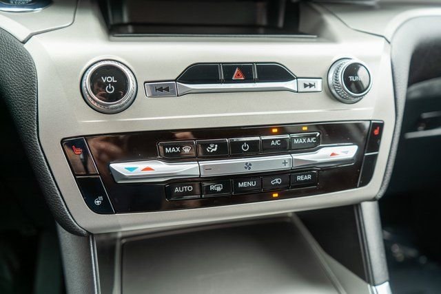 Used 2022 White Metallic Ford XLT image 28